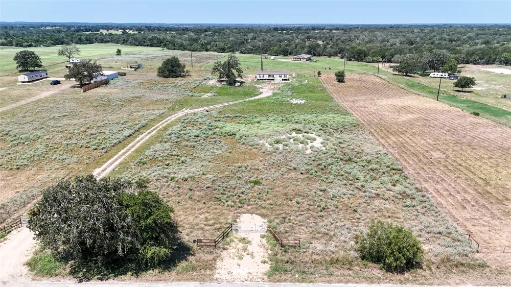 8200 Old Colony Line Road Dale, TX 78616