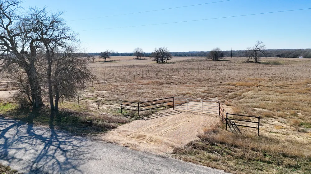 8200 Old Colony Line Road Dale, TX 78616