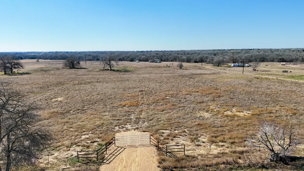 8200 Old Colony Line Road Dale, TX 78616