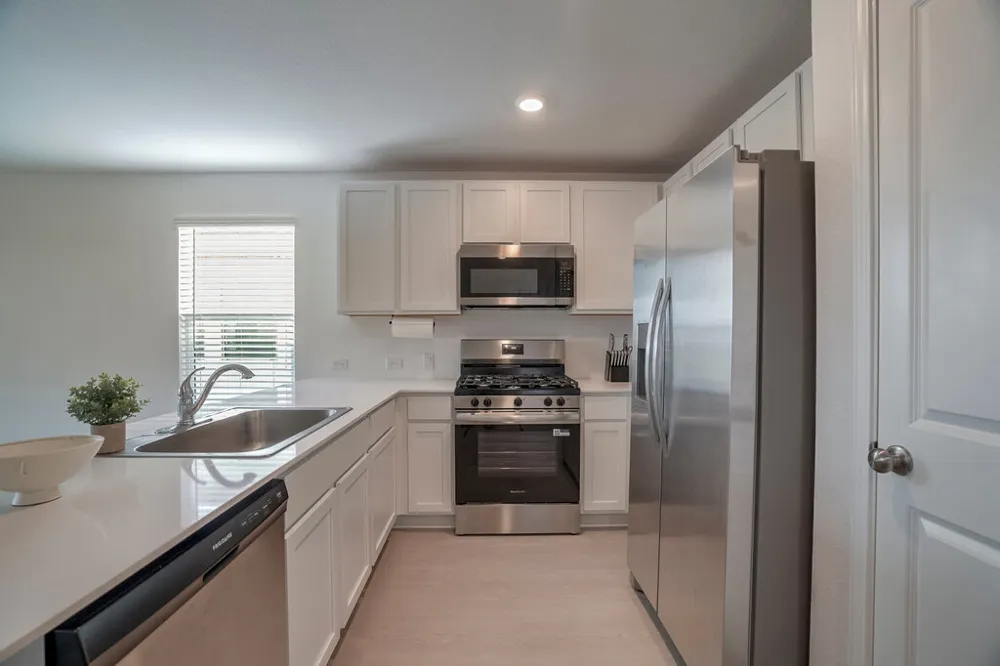 321 Keefer Kyle, TX 78640