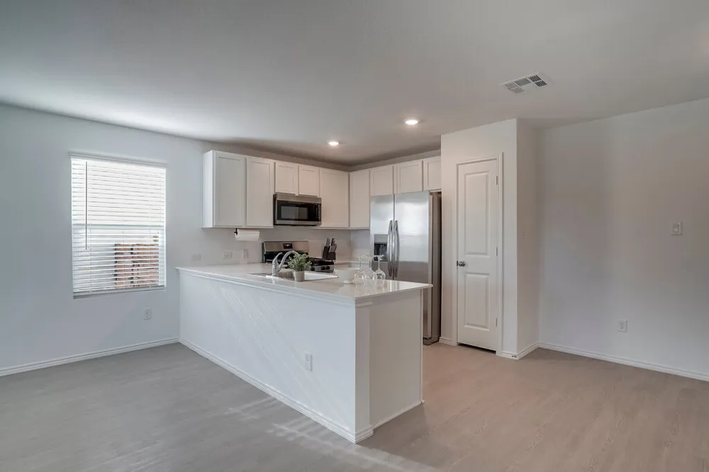 321 Keefer Kyle, TX 78640