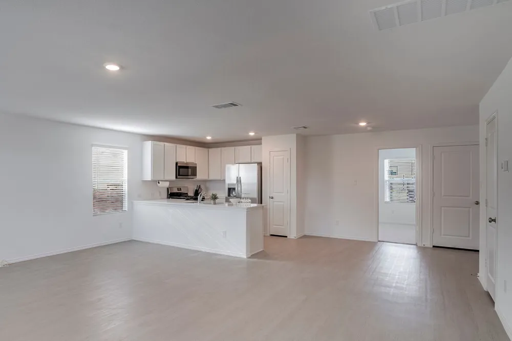 321 Keefer Kyle, TX 78640