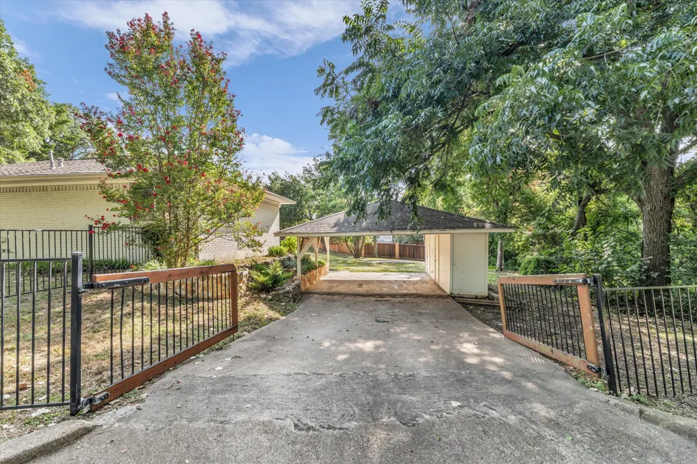 9730 Timberview Drive Woodway, TX 76712