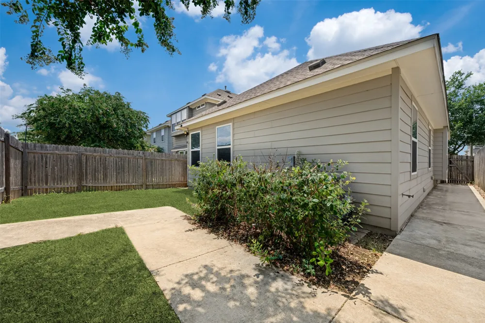 138 Wainscot Oak Way San Marcos, TX 78666