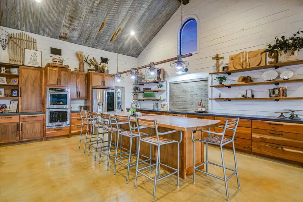 112 CLEARWATER DRIVE Kingsland, TX 78639