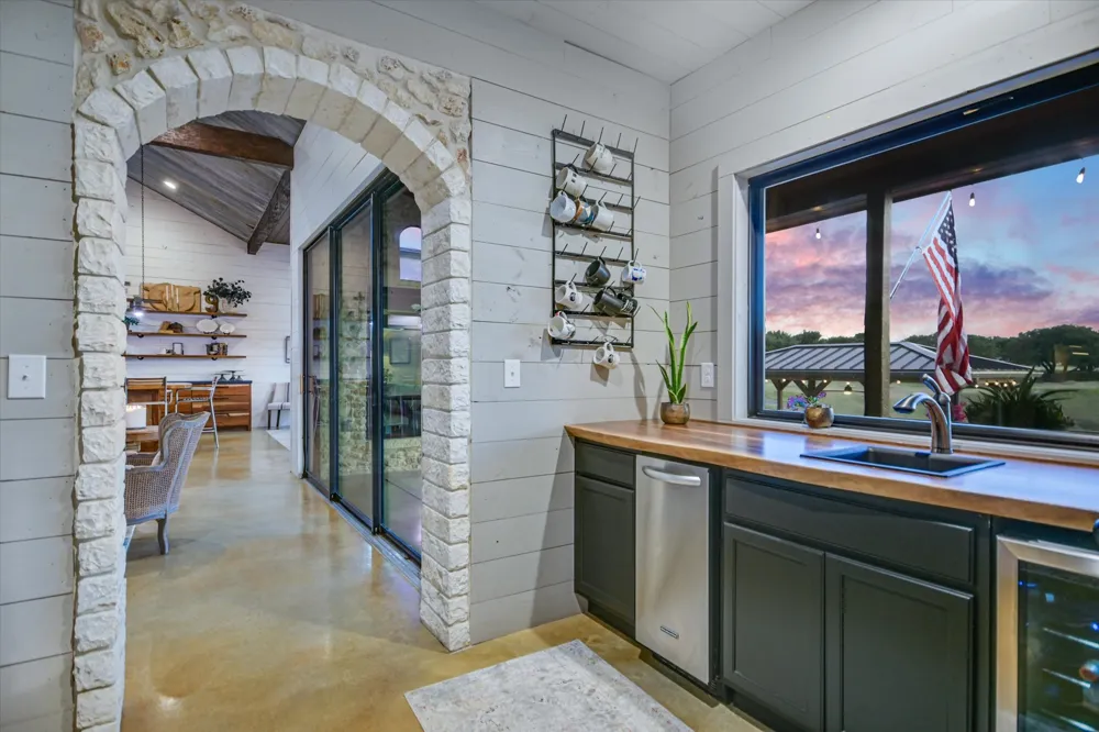 112 CLEARWATER DRIVE Kingsland, TX 78639