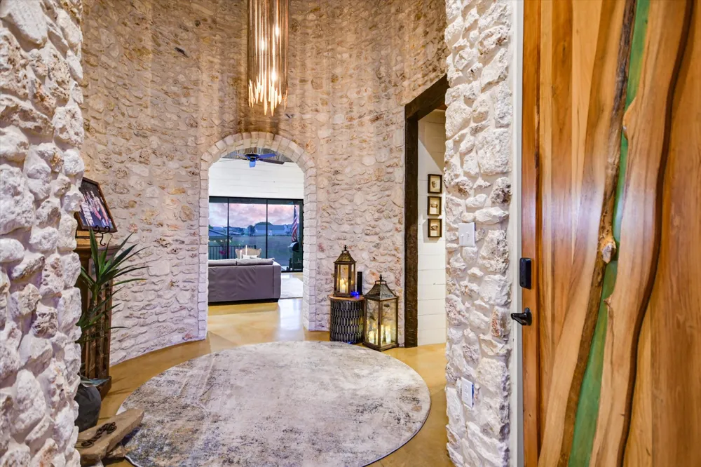 112 CLEARWATER DRIVE Kingsland, TX 78639