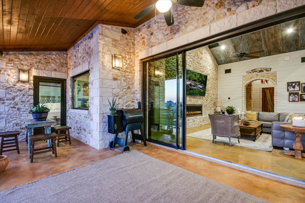 112 CLEARWATER DRIVE Kingsland, TX 78639