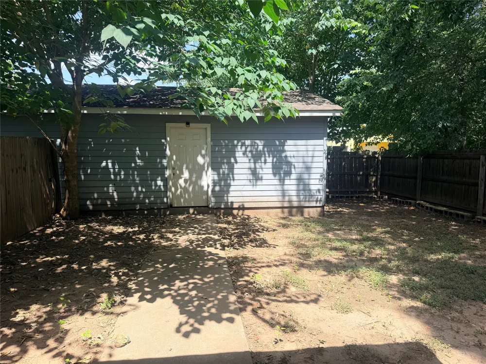 306 Anderson Street #A Smithville, TX 78957