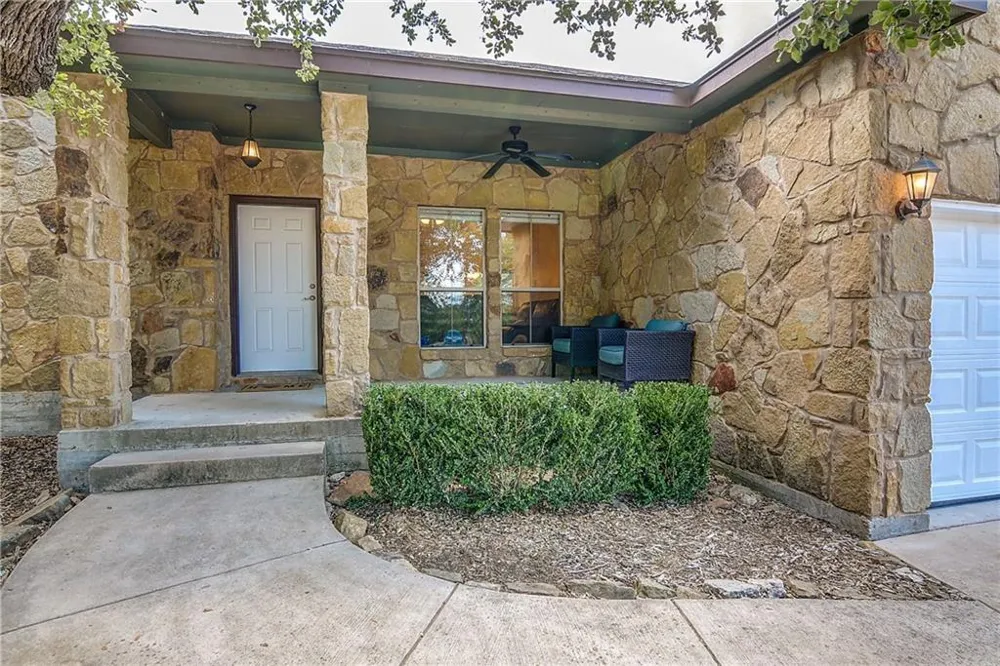 17106 Oak Cliff Circle Dripping Springs, TX 78620