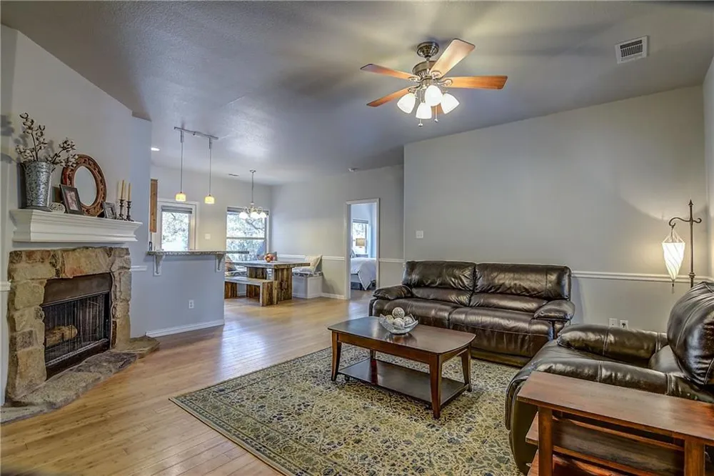17106 Oak Cliff Circle Dripping Springs, TX 78620