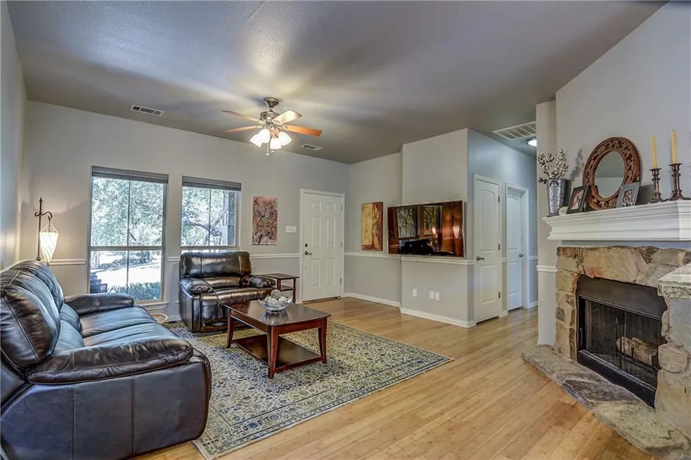 17106 Oak Cliff Circle Dripping Springs, TX 78620
