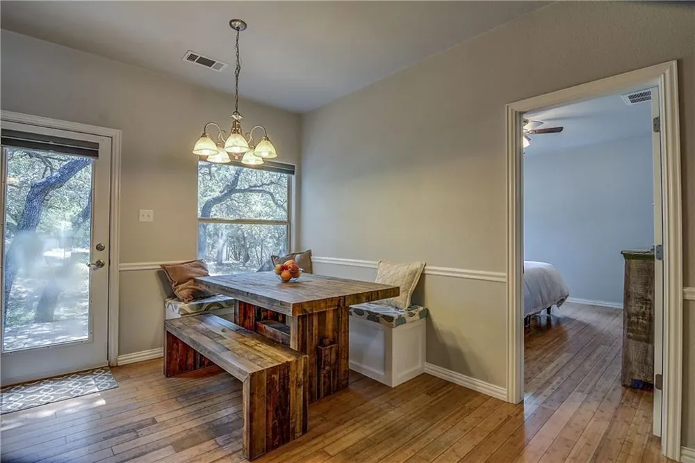 17106 Oak Cliff Circle Dripping Springs, TX 78620