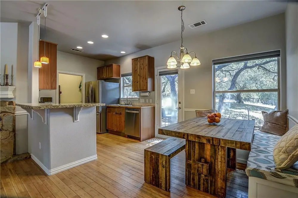 17106 Oak Cliff Circle Dripping Springs, TX 78620