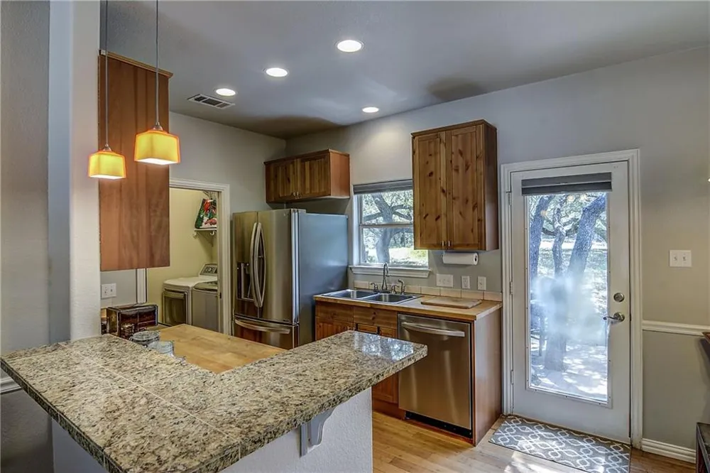 17106 Oak Cliff Circle Dripping Springs, TX 78620