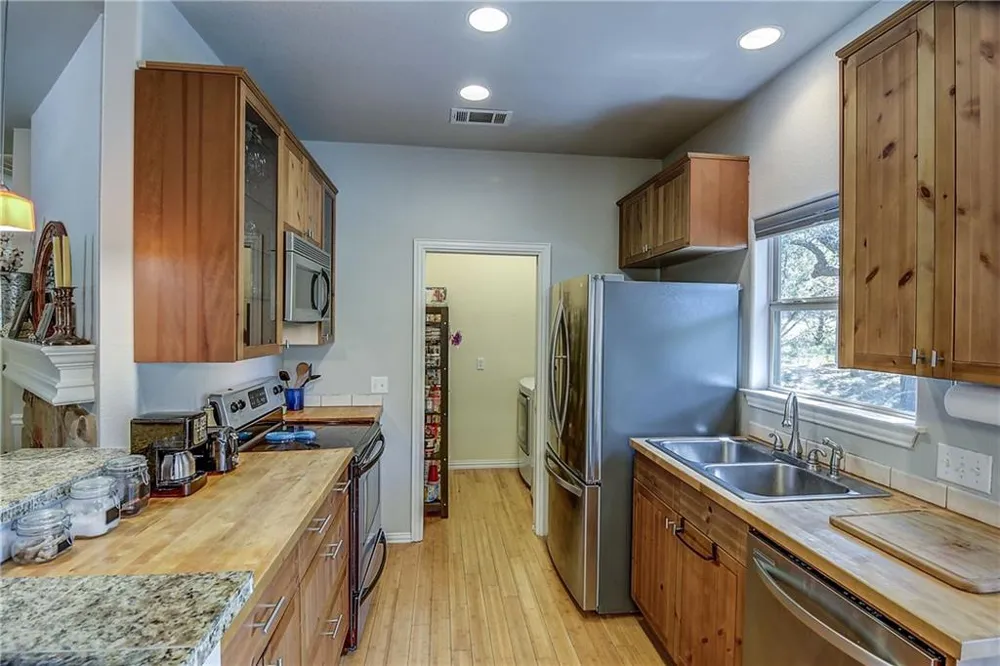 17106 Oak Cliff Circle Dripping Springs, TX 78620