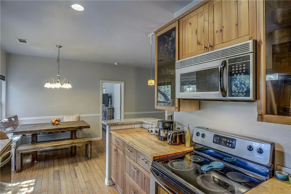 17106 Oak Cliff Circle Dripping Springs, TX 78620
