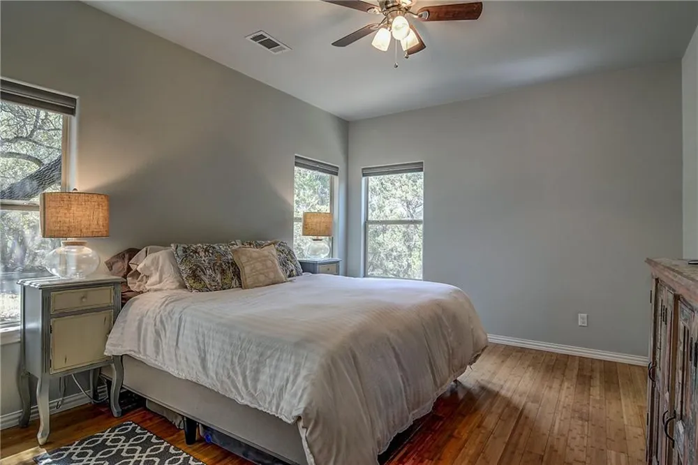 17106 Oak Cliff Circle Dripping Springs, TX 78620