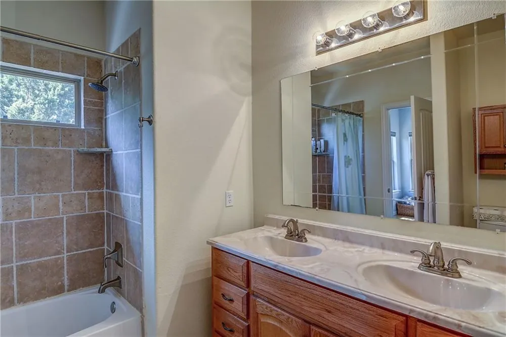 17106 Oak Cliff Circle Dripping Springs, TX 78620