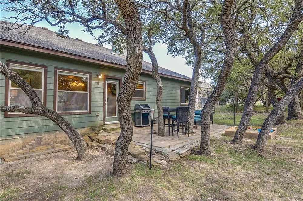 17106 Oak Cliff Circle Dripping Springs, TX 78620