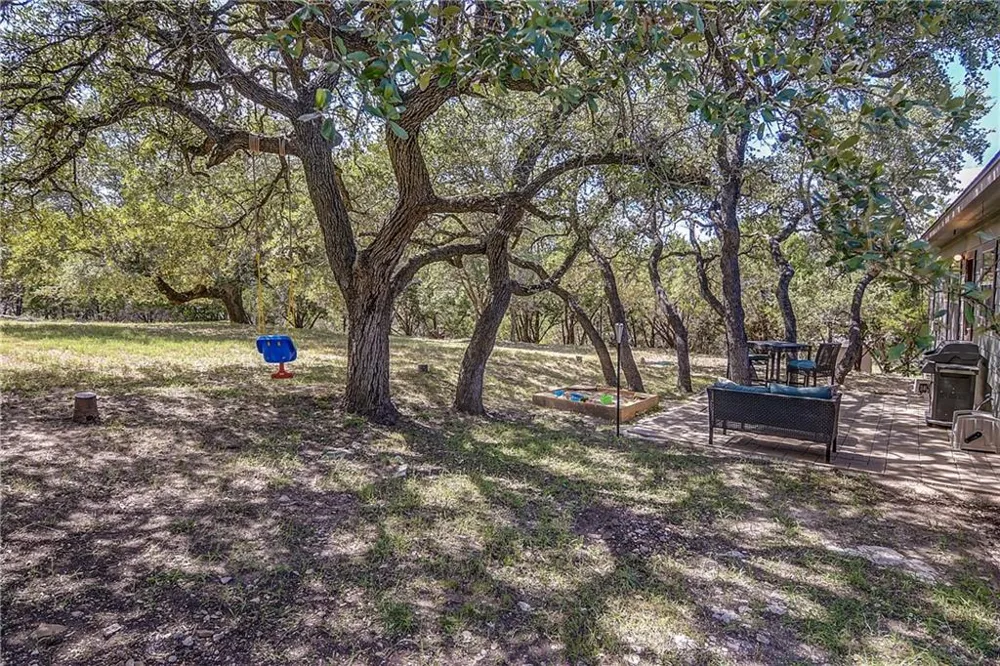 17106 Oak Cliff Circle Dripping Springs, TX 78620