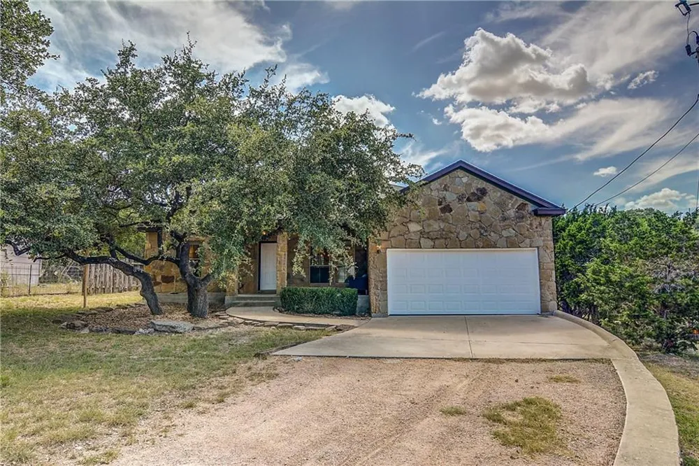 17106 Oak Cliff Circle Dripping Springs, TX 78620