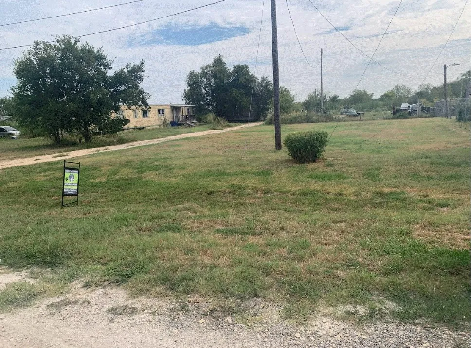 1 W Brook Street Bartlett, TX 76511