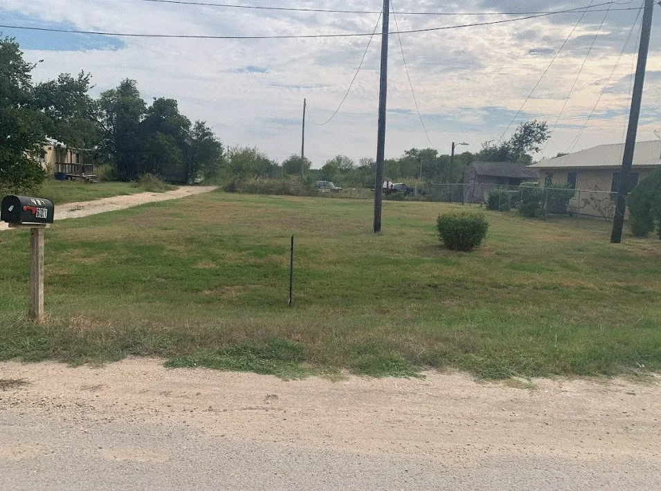 1 W Brook Street Bartlett, TX 76511