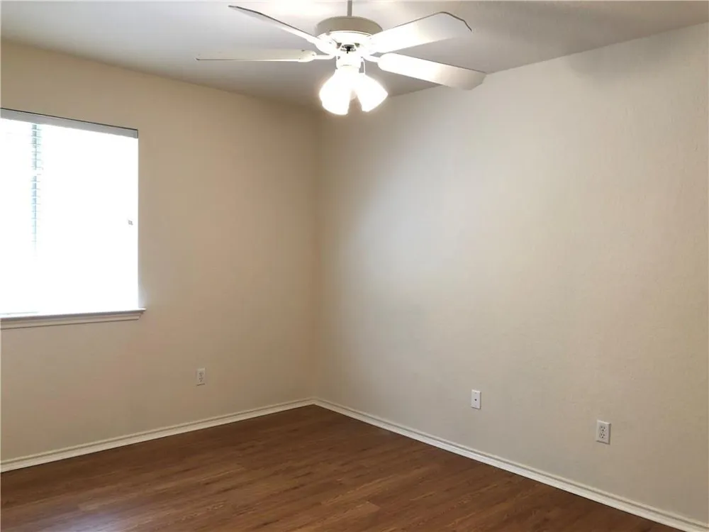 140 Steele Kyle, TX 78640
