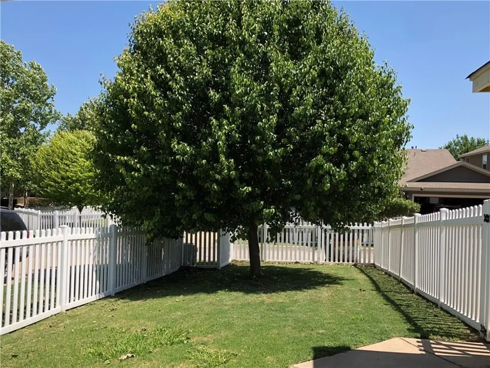 140 Steele Kyle, TX 78640
