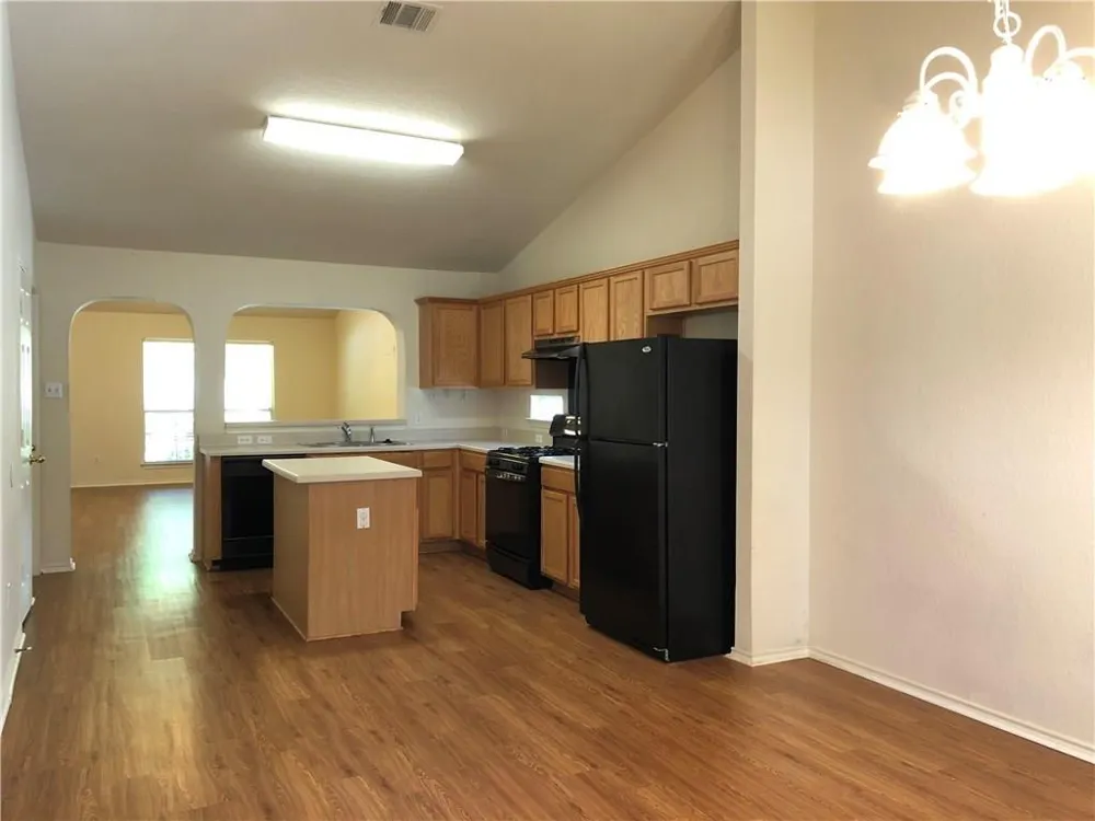 140 Steele Kyle, TX 78640