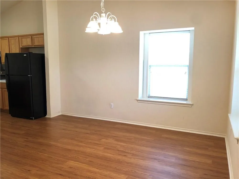 140 Steele Kyle, TX 78640