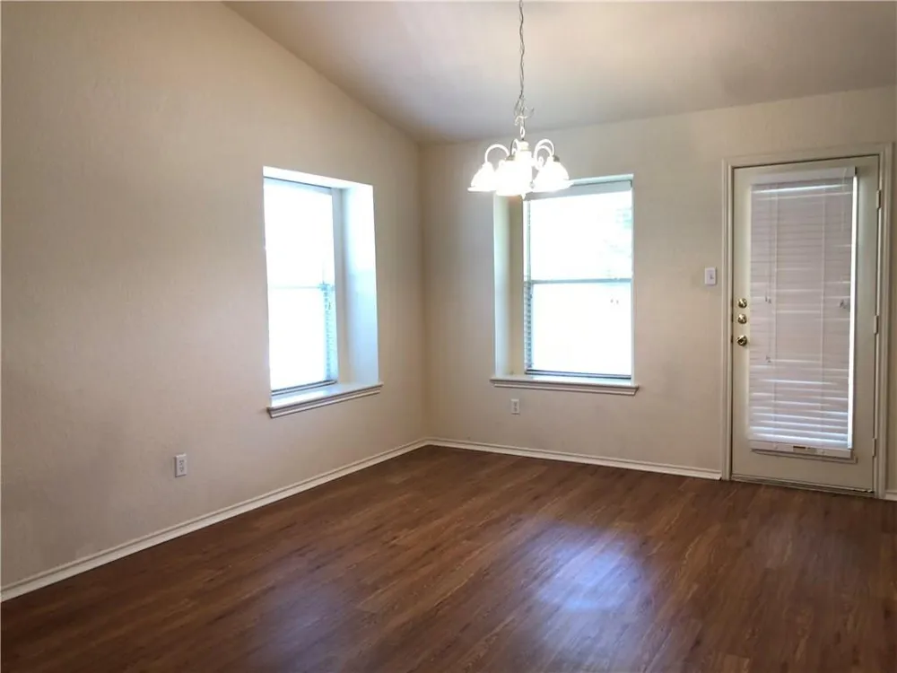 140 Steele Kyle, TX 78640