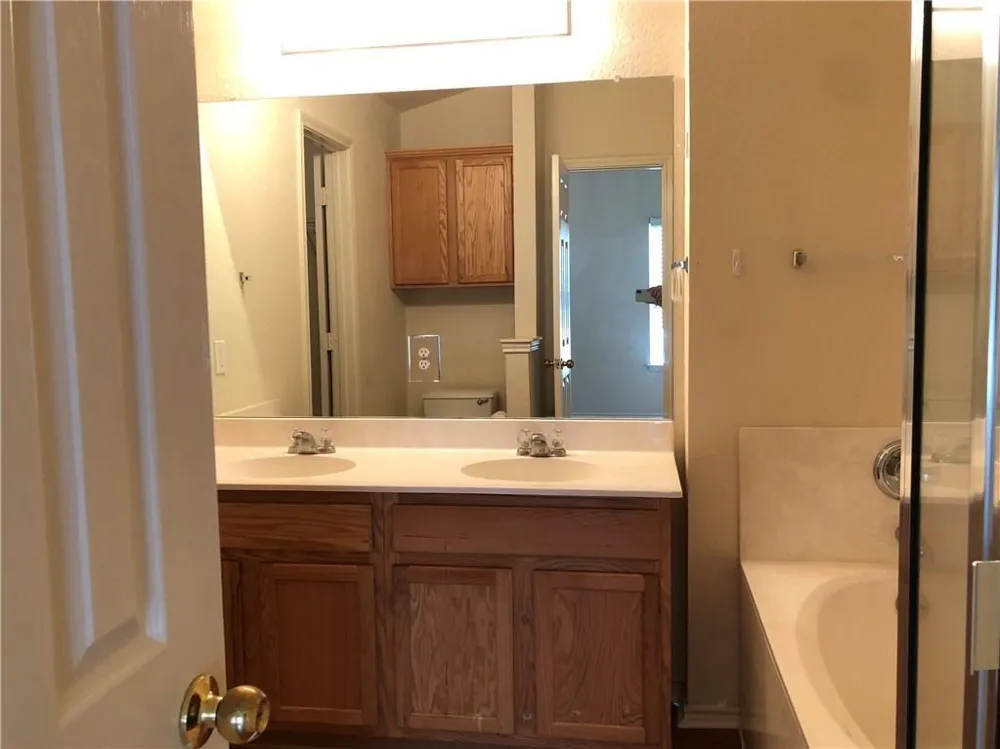 140 Steele Kyle, TX 78640
