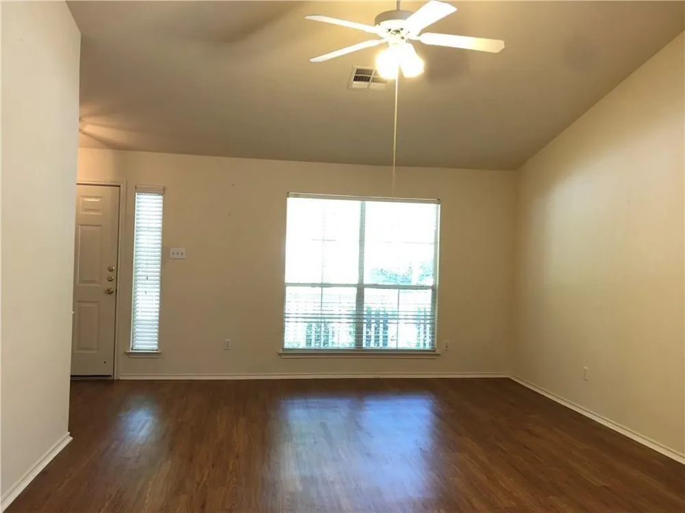 140 Steele Kyle, TX 78640
