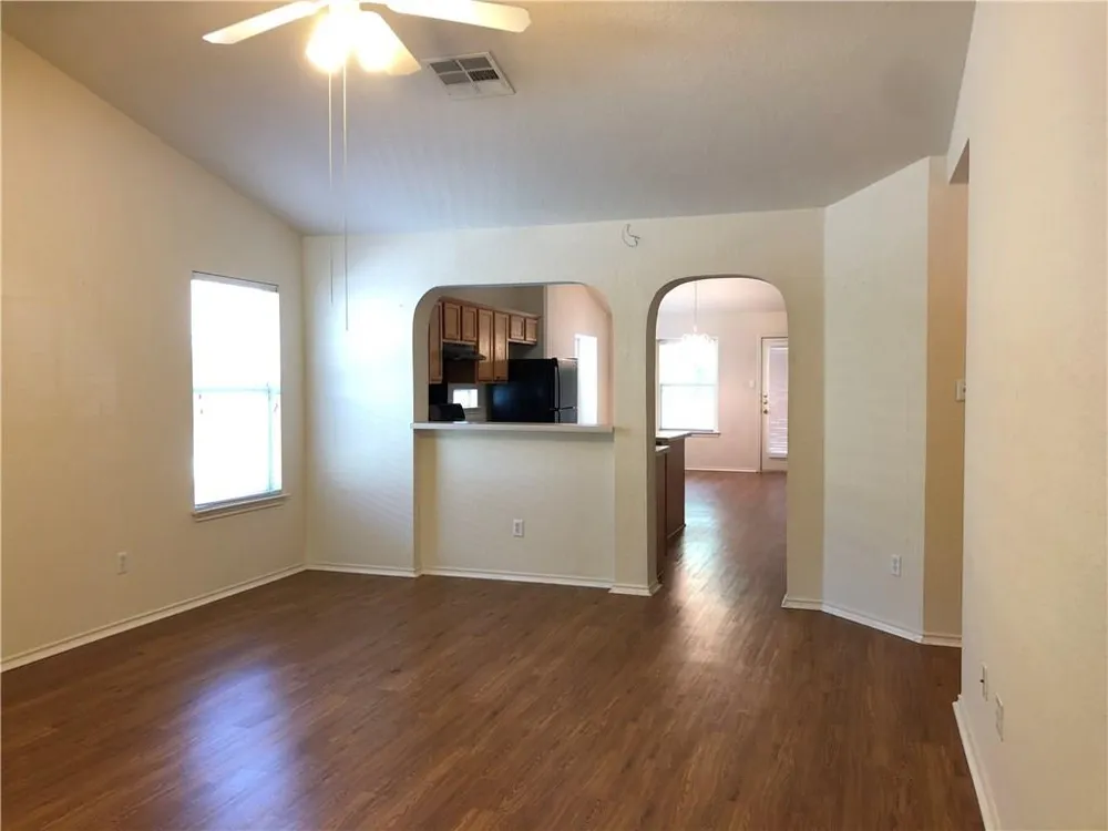 140 Steele Kyle, TX 78640