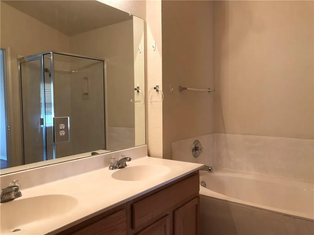 140 Steele Kyle, TX 78640