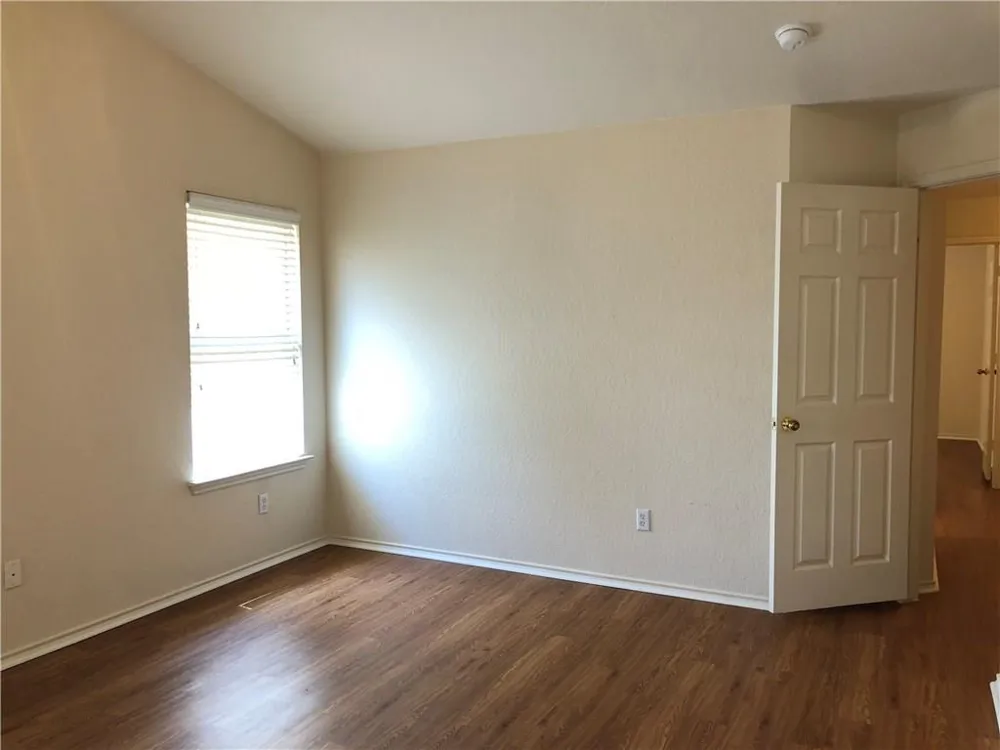 140 Steele Kyle, TX 78640