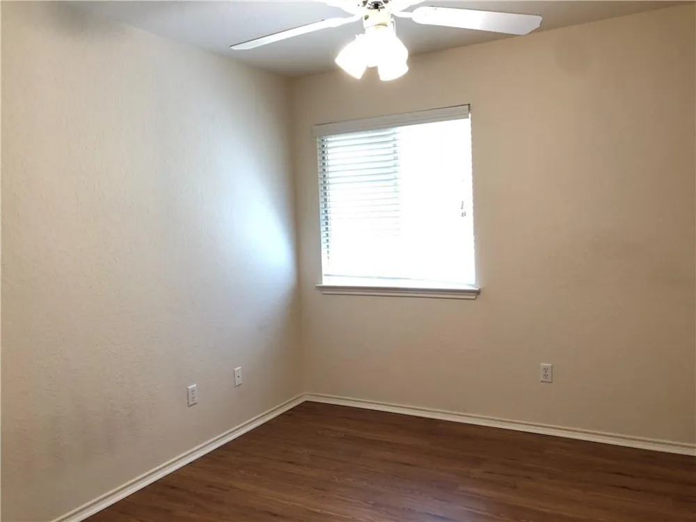 140 Steele Kyle, TX 78640