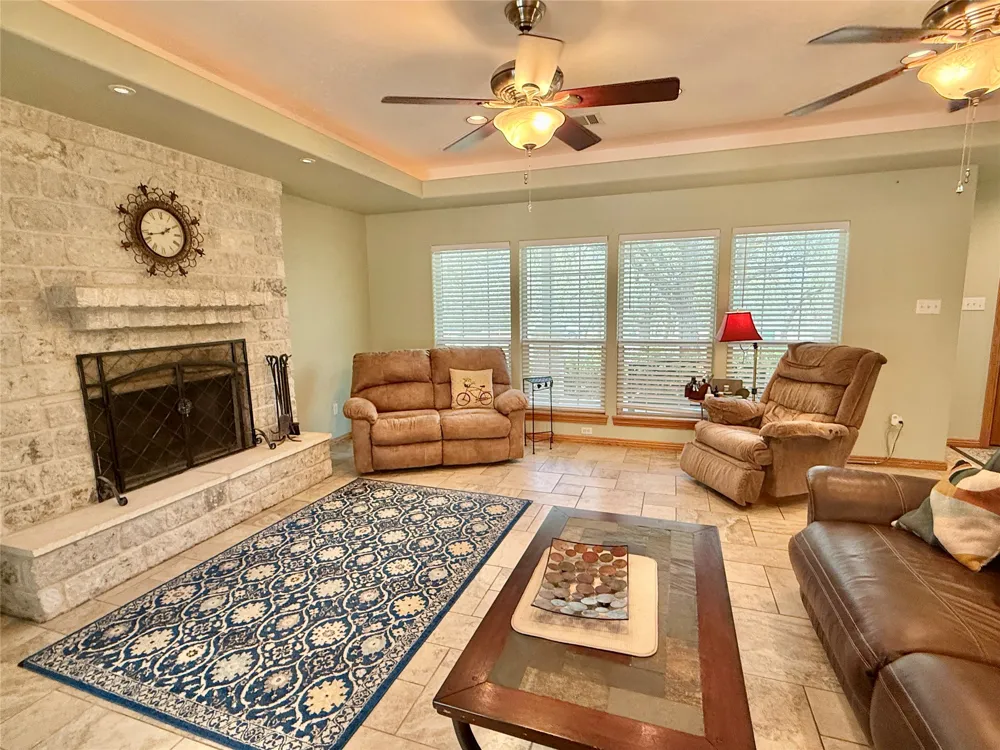 670 Woodland Drive Driftwood, TX 78619