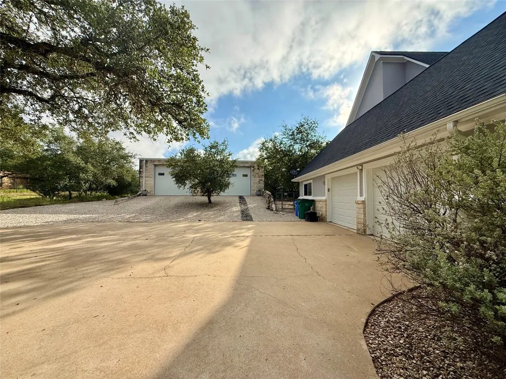 670 Woodland Drive Driftwood, TX 78619