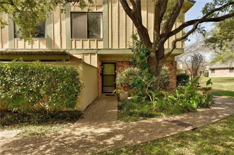 900 W Village Lane