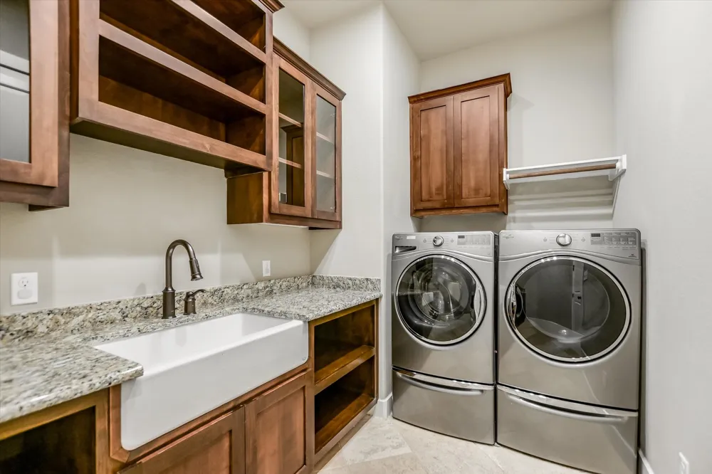 6005 Empresa Drive Austin, TX 78738