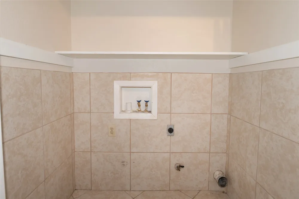 1407 Click Cove #B Austin, TX 78758