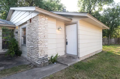 1407 Click Cove #B
