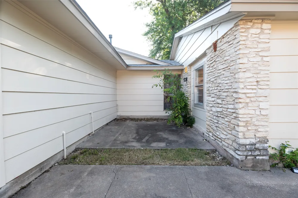 1407 Click Cove #B Austin, TX 78758