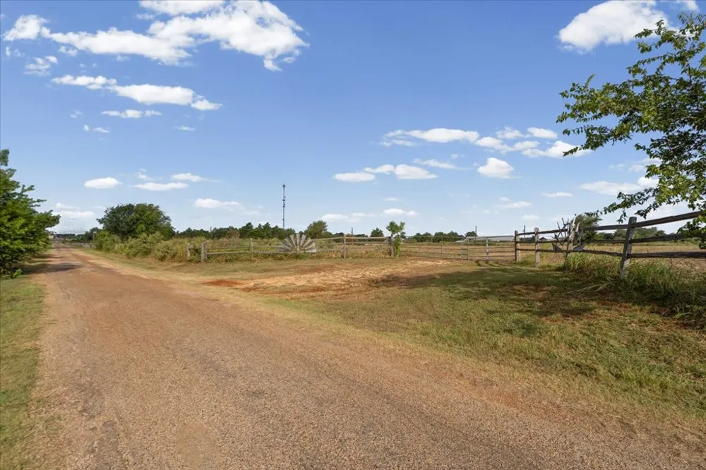 1265 County Road 410 Lexington, TX 78947