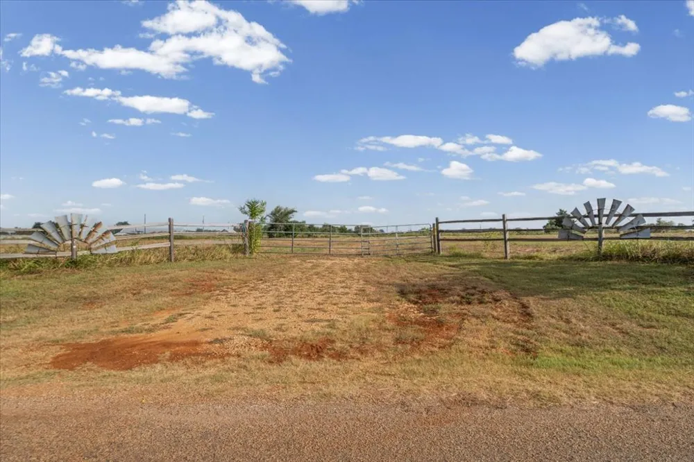 1265 County Road 410 Lexington, TX 78947