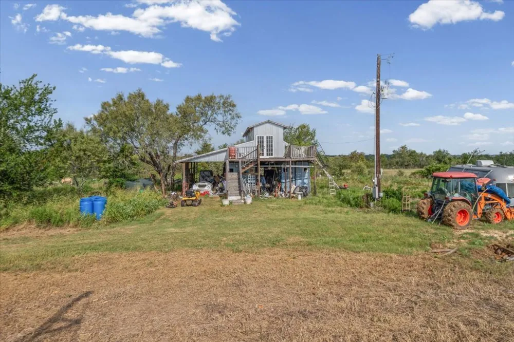 1265 County Road 410 Lexington, TX 78947