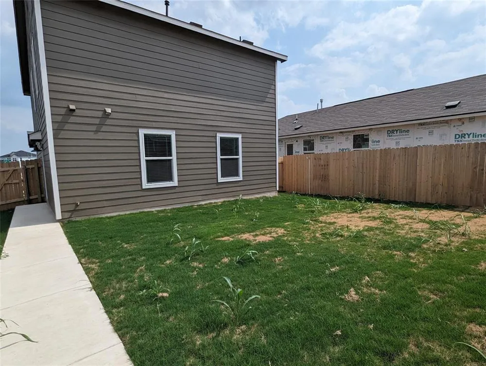152 Avre Loop Kyle, TX 78640